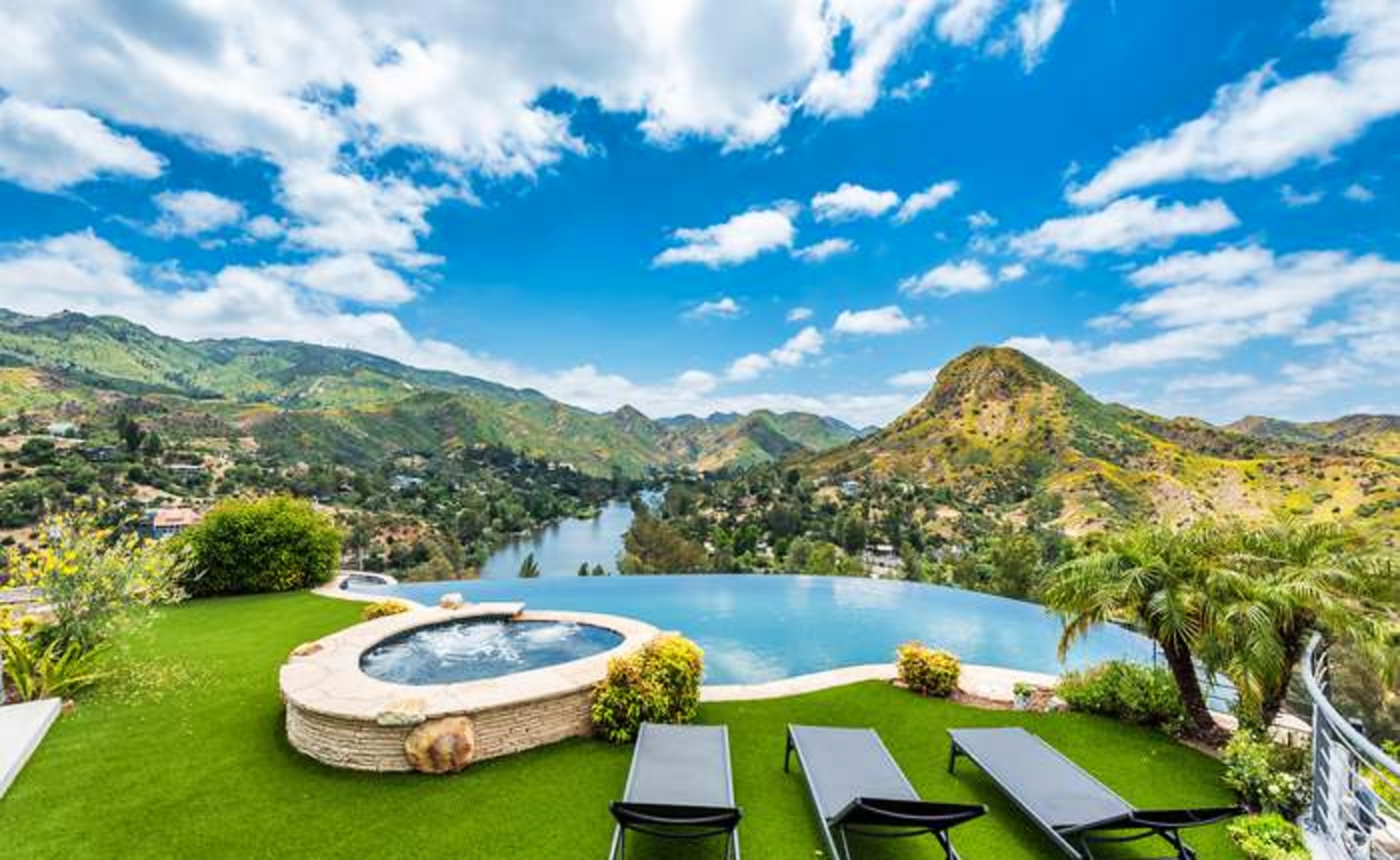 Infinity pool and spa overlooking the lake